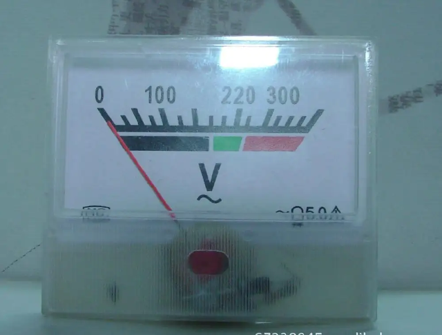 为何中国使用220V电压，美国却用110V电压？中美电压有何不同？