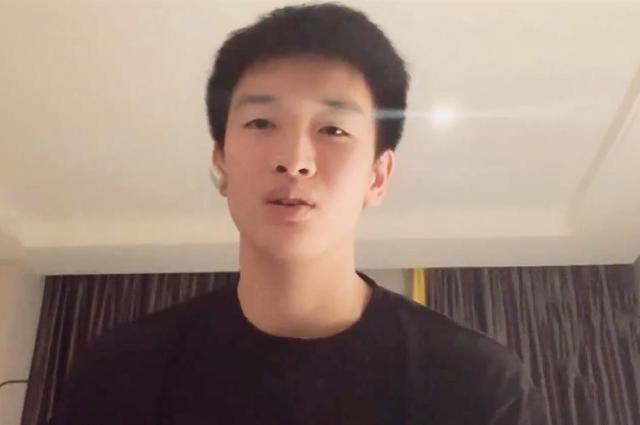 国羽21人挺进16强！何冰娇领衔女单4人晋级，00后小将2-0完胜名将