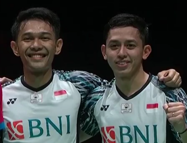 14胜4负！新加坡赛：国羽组团完美亮相，王祉怡拒绝爆冷轻松逆转