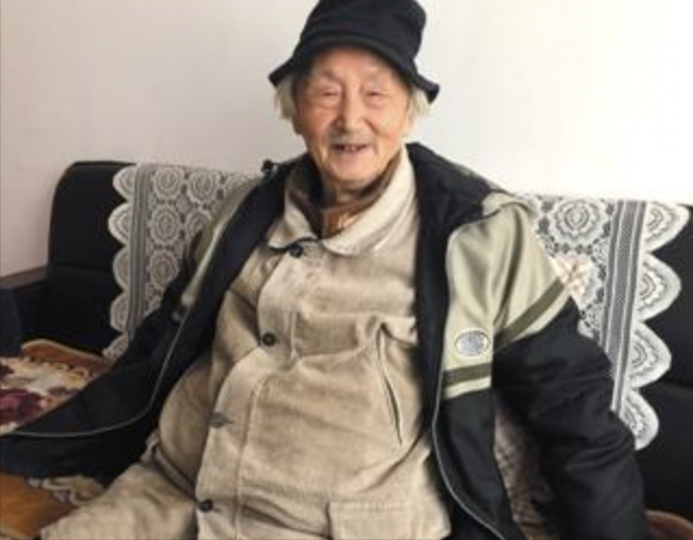 92岁四川老人，去各大高校当裸模，子女和他断绝关系，为啥？