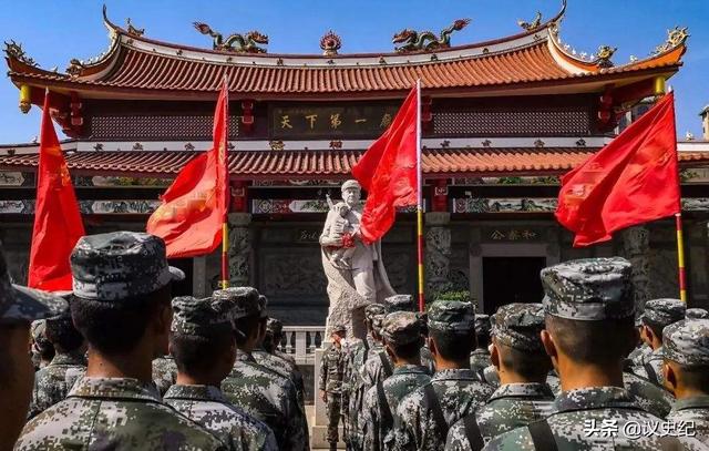 唯一供奉解放军的庙，祭品是潜艇飞机模型，庙主：他们生前没用过