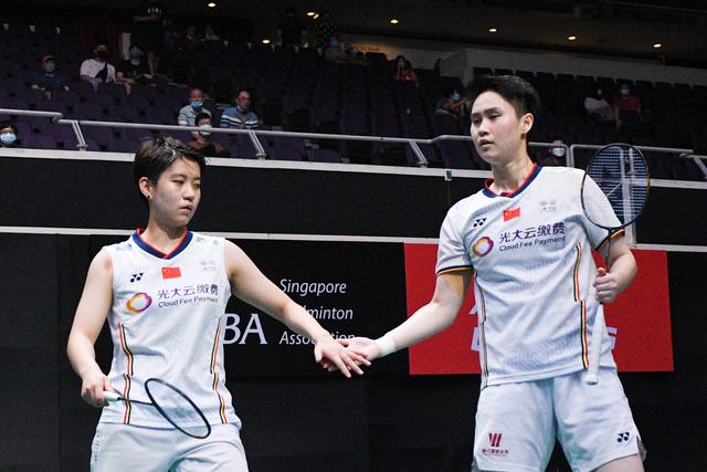 （体育）羽毛球——新加坡公开赛：杜玥/李汶妹晋级八强