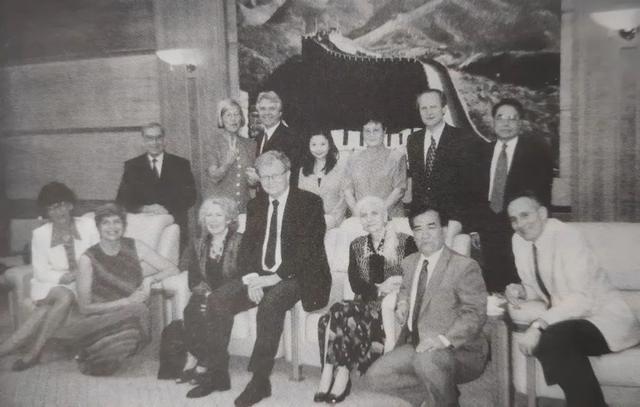 与河内外交使团的交往