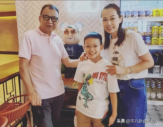 73岁TVB戏骨晚年移居国外，给女儿连开三间餐厅，买千万豪宅