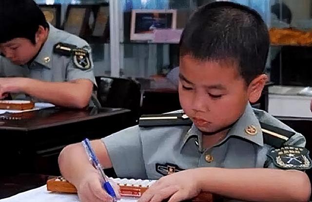 11年，河南8岁神童被军校录取，如今从珠心算部队退役赴国外深造