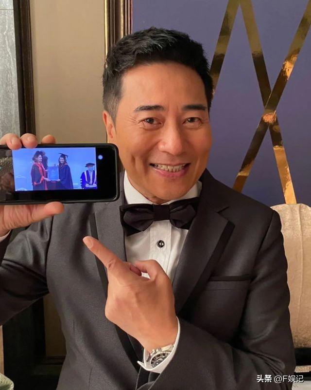 TVB老戏骨欧瑞伟因拍戏缺席女儿毕业典礼 靠太太现场直播隔空参与