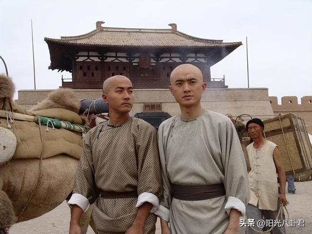 6位吃恋情“红利”的男星，恩爱时春风得意，分手后事业明显下滑