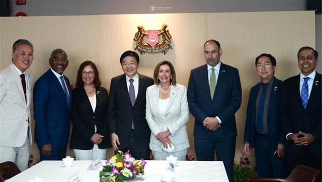 佩洛西发推称给太平洋两岸带来安全，网友：带来危机吧