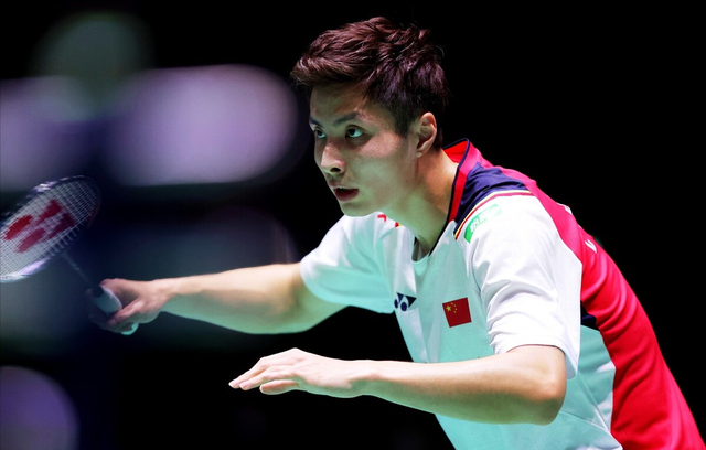 国羽6胜3负！石宇奇击败丹麦名将晋级16强，赵俊鹏完败新加坡一哥