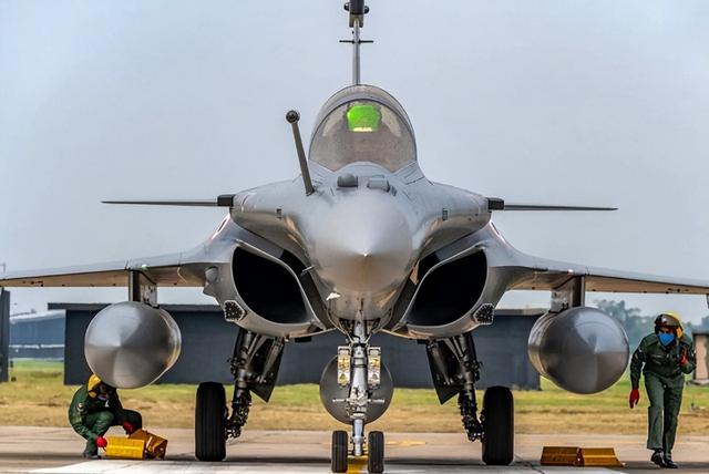 德国开始效仿美国，露出獠牙！“八国联军”又来了