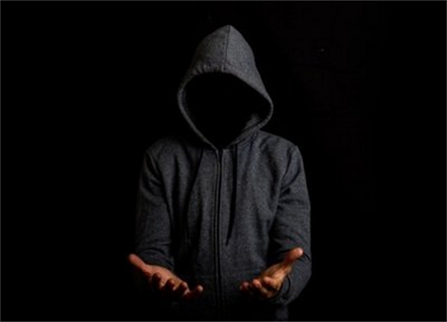 “10秒前还在喂猴子，突然就被卖了1.5万美金”——中国人在柬被绑架案