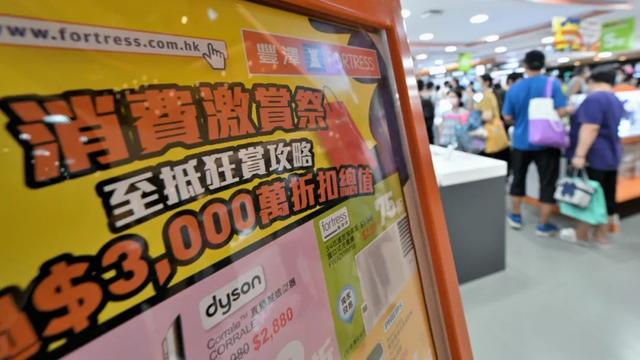 你没来香港的2年里 被内地游客吐槽最多的两件事正悄然改变