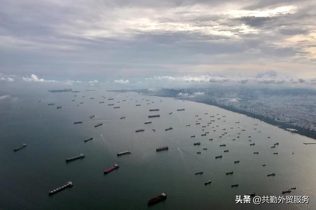 新加坡警方逮捕了10名涉嫌非法燃油销售的人