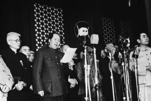 毛主席为台湾操劳半生，多次争取与蒋介石和谈，终于等来蒋的邀约
