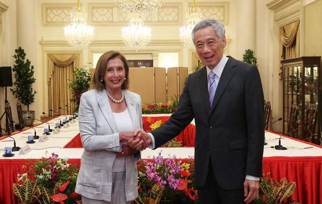 台媒称佩洛西或2日访台，李显龙当面劝诫，我军三路军演同时展开