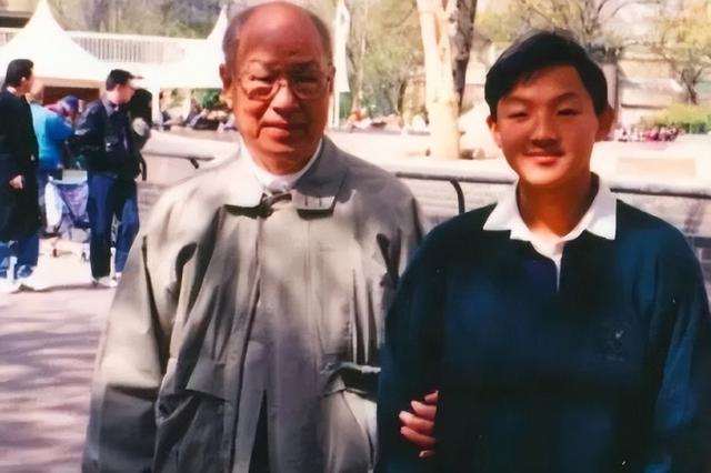 以一己之力撼动马来西亚的国家经济，泡国际明星，最终被四国通缉