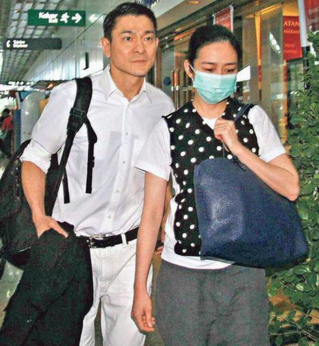 屈膝娶“富婆”的8位男星：3人婚后无子，1人结婚32年不敢喊老婆