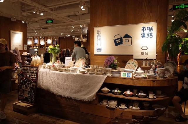 反向进击：香港咖啡厅JOY LUCK TEA HOUSE在原宿开日本首店，之禾日本二店落在东京丨一周全球观察