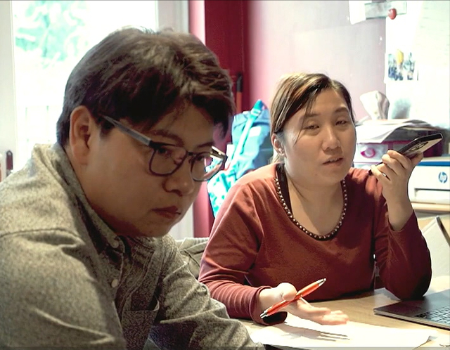 香港女教师带家人移居英国，进饼干厂打工，老公：宁做乞丐不回国