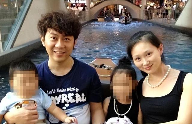 2009年，江苏小伙追随外国富婆，远赴新加坡，如今怎么样了？