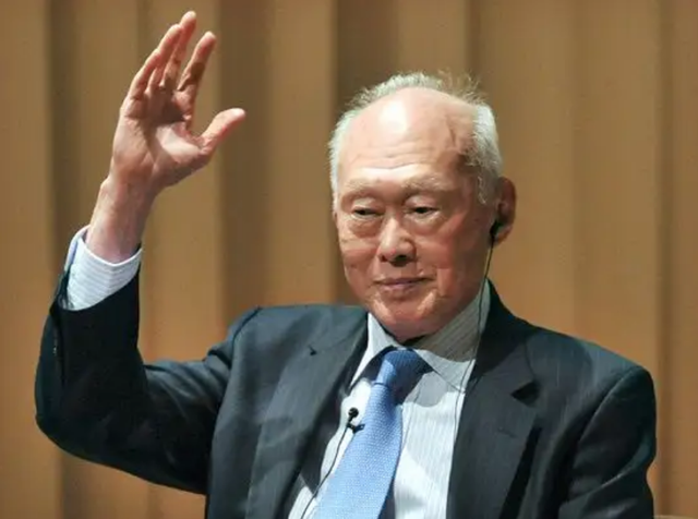 新加坡国父谈美国衰落条件：这三大优势还在一天，美国就不会倒下