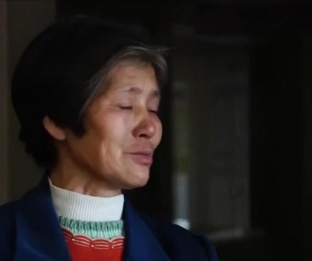 2003年，浙江女护工收留植物人，捡破烂挣钱，免费照顾她十几年