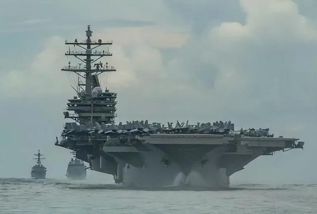 为佩洛西访台做准备？里根号紧急北上，两艘“准航母”蹲守日本