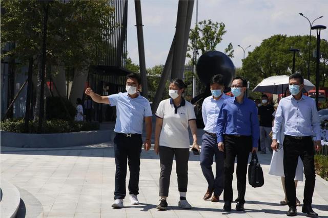 让中国高速服务区逐渐走向世界，新加坡企业发展局一行莅临杭州绕城高速西湖服务区考察交流