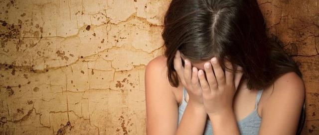 19年，43岁新加坡男子称思念过世女友，所以迷晕侵犯对方14岁女儿