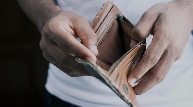 在新加坡深陷“卡债”不自知，无知才知通往贫穷的深渊