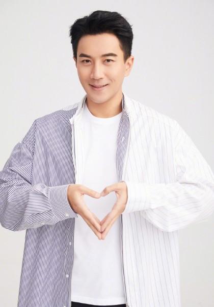 刘恺威与杨幂离婚4年：他单身抚养女儿，她情感沧桑依旧红