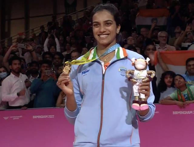 印度羽毛球再成大赢家，英联邦运动会3金收官，辛杜首夺女单冠