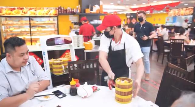 用工新模式！擎朗机器人深入马来西亚餐饮市场