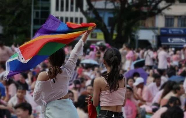 新加坡纠结“男男”行为如何入“婚姻法”，连天主教都加入讨论