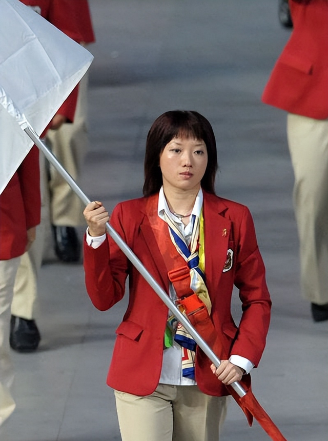 乒坛美人李佳薇：14岁独闯新加坡，击败巅峰王楠也拿过奥运银牌