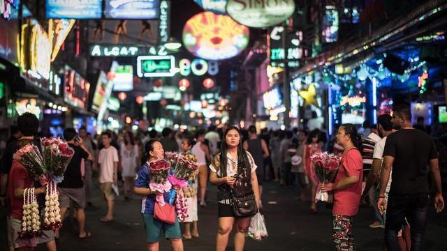 我在泰国读博士，月入过万