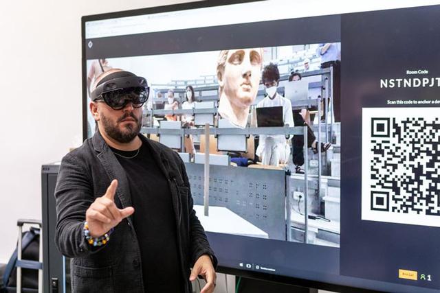 意大利巴勒莫大学开始采用HoloLens混合现实教学