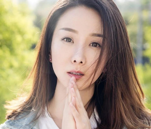 高斯：嫁演员王阳，为爱放弃事业，婚后生一子，一家三口幸福甜蜜