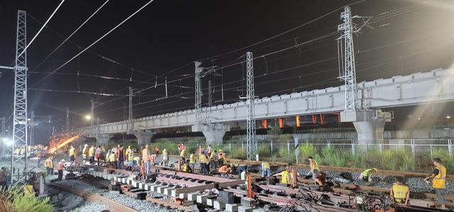 “世界的中转站”果园港成功接入重庆东环线
