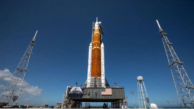 美国200亿美元登月第16次放鸽子，比中国航天差了一整个大国底蕴