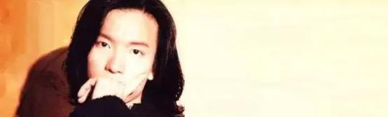 不求歌坛记得，只是绽放自我，谁的青春没有被“撞了一下腰”