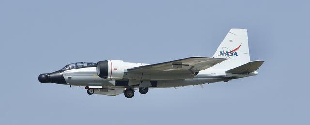 佩洛西或窜访台岛，山东舰出动，美国导弹侦察机现身，已处下风