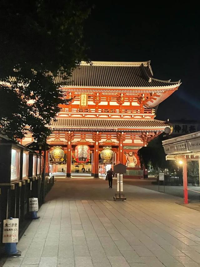 21岁小王在日本：浅草寺求签许愿，海边看夕阳西下