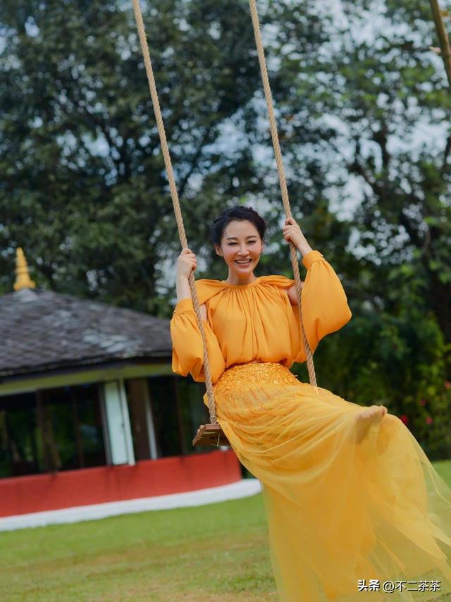她是京圈名导宠儿号称“大飙蜜”，13岁成名却被曝生活混乱