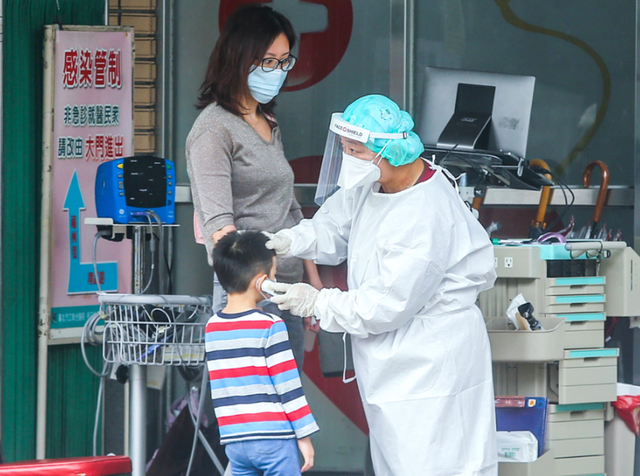 台湾今日本土+21577，增54死，5岁男童染疫一个月确诊MIS-C
