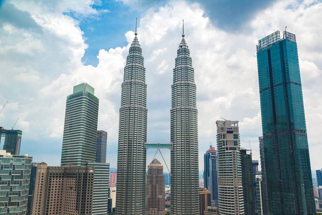 马来西亚和新加坡哪个更适合华人移民和留学，又该怎么寄行李