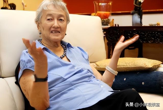 江苏小伙“爱”上79岁外国富婆，靠吃软饭骗2亿遗产，他现状如何