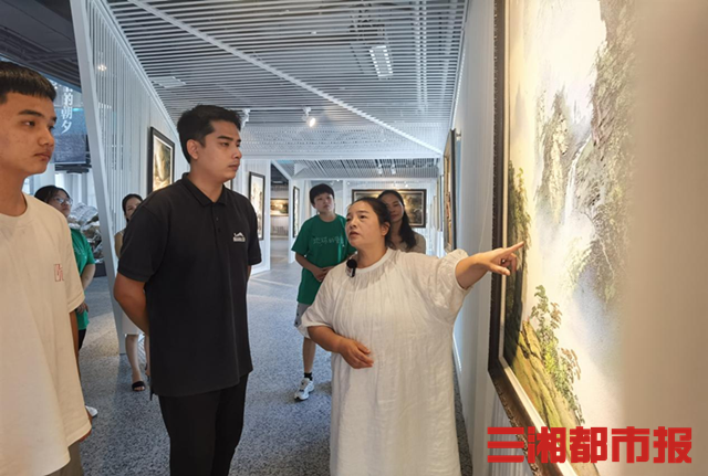 十年犇赴——湖南这十年·奋进新征程｜十年创新，砂石画解读自然美