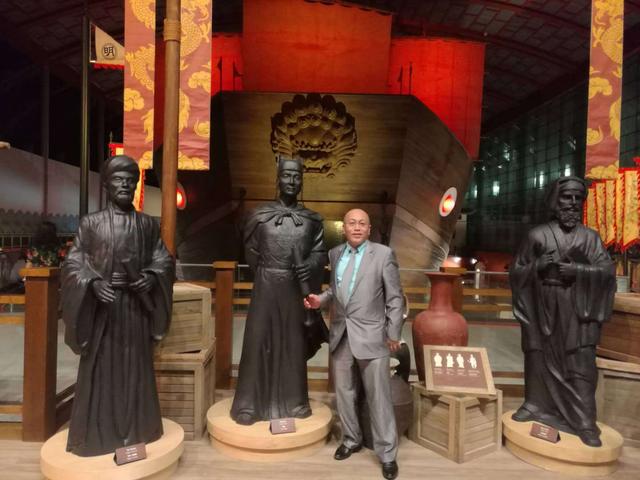 7月11故事，新加坡咋对一中国人膜拜但对上海滩周润发一角色愤怒