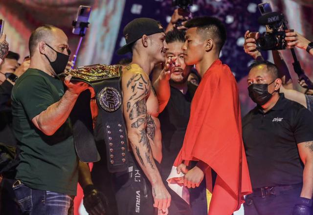 唐凯夺得世界冠军，中国第一人！美国选手赛后主动拥抱，竖大拇指